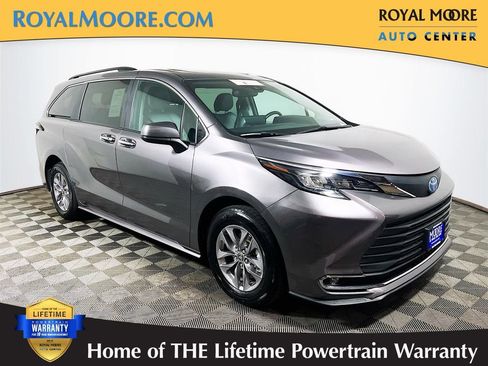 Certified 2024 Toyota Sienna XLE FWD image 1
