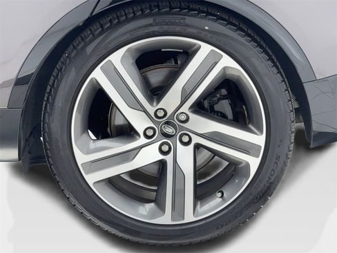 Used 2023 Land Rover Discovery Metropolitan Edition image 62