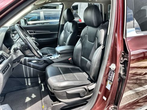 Used 2021 Kia Telluride LX AWD/4WD image 3