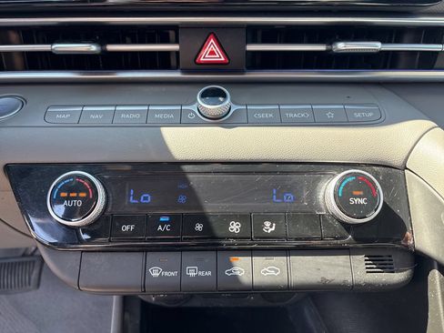 Certified 2024 Hyundai Elantra SEL FWD image 29
