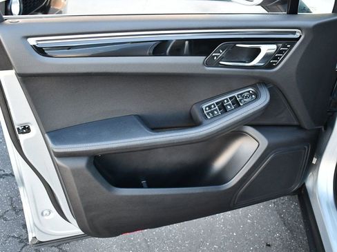 Used 2016 Porsche Macan S image 37