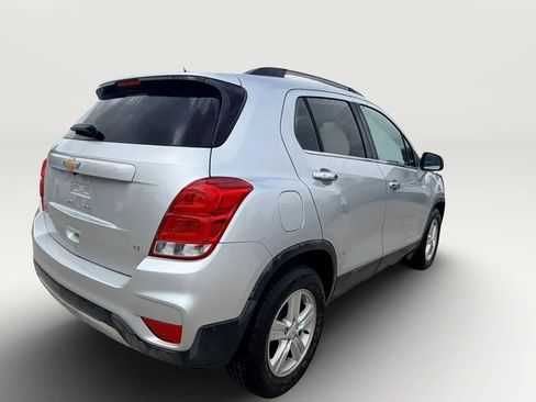 Used 2018 Chevrolet Trax LT w/ LT Convenience Package FWD image 4