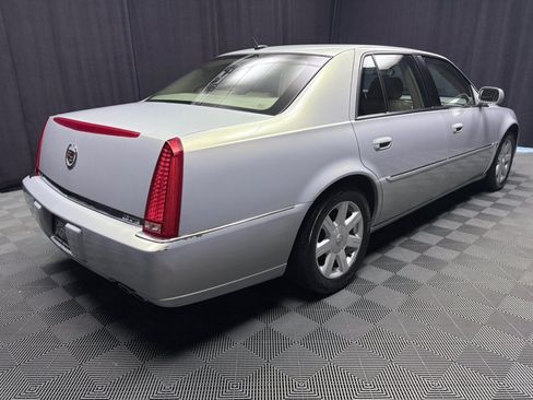 Used 2007 Cadillac DTS w/ Trunk Convenience Package FWD image 6