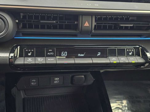 Used 2026 Toyota Prius Plug-In Hybrid image 28