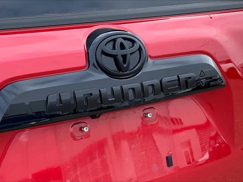 Used 2021 Toyota 4Runner Venture w/ Moonroof Package AWD/4WD image 31