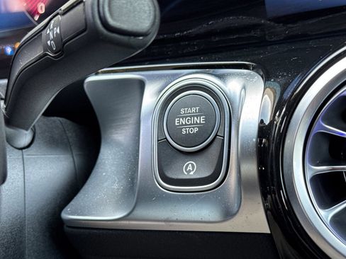 New 2025 Mercedes-Benz GLB 250 image 28