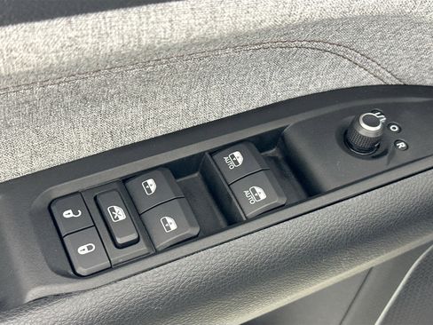 Used 2022 Jeep Compass Latitude w/ Sun and Sound Group image 17