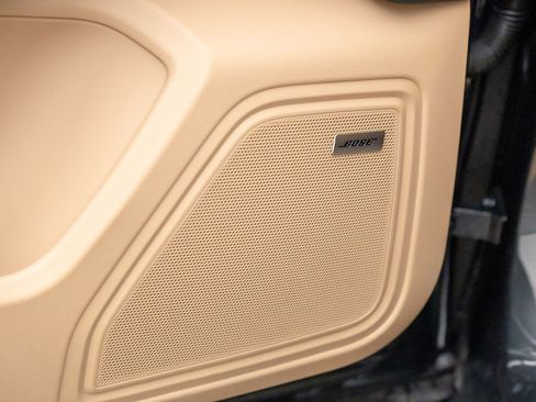 Certified 2025 Porsche Macan image 15