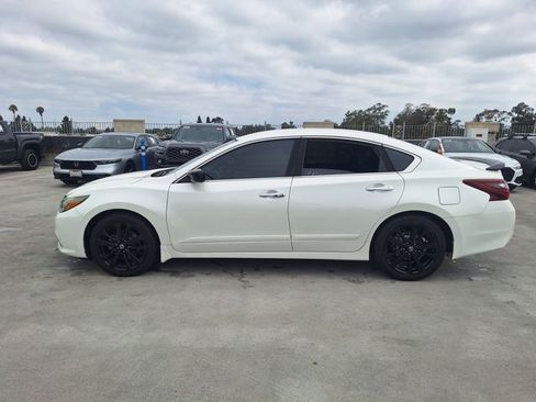 Used 2017 Nissan Altima 2.5 SR w/ Midnight Edition Package FWD image 7