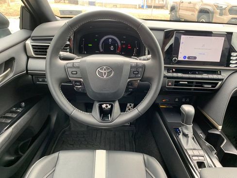 Used 2025 Toyota Camry SE image 17