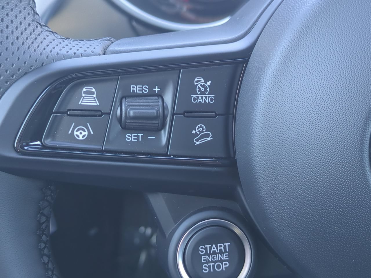 New 2025 Alfa Romeo Stelvio Sprint w/ Convenience Package AWD/4WD image 24