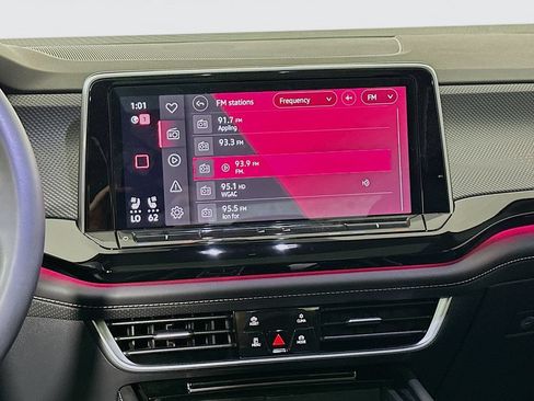 Used 2025 Volkswagen Atlas Cross Sport SEL Premium R-Line AWD/4WD image 14