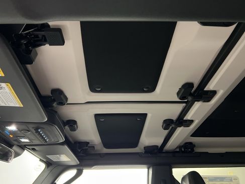 New 2026 Ford Bronco Badlands image 32