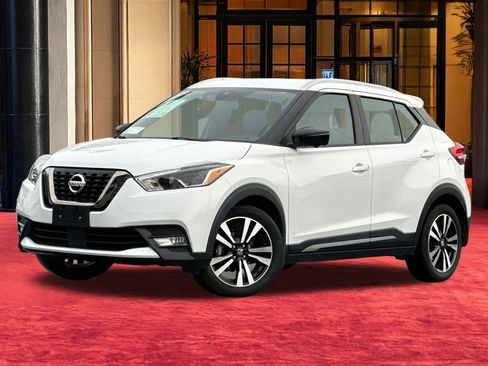 Used 2020 Nissan Kicks SR w/ SR Premium Package image 2