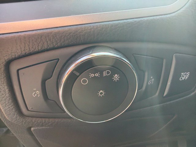 Used 2020 Ford Edge SE FWD image 12