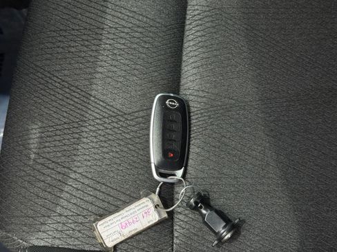 Used 2025 Nissan Rogue SV FWD image 21