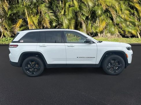 Used 2026 Jeep Grand Cherokee Limited w/ Limited Altitude Package RWD image 4