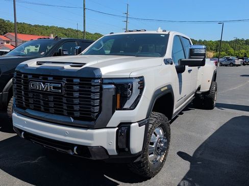 Used 2024 GMC Sierra 3500 Denali Ultimate AWD/4WD image 3