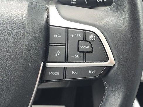 Used 2023 Toyota Highlander LE image 30