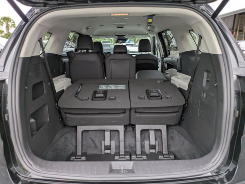 Certified 2024 Kia Carnival EX FWD image 10