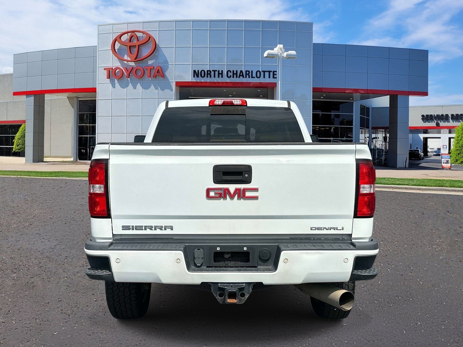 Used 2017 GMC Sierra 2500 Denali w/ Duramax Plus Package AWD/4WD image 5