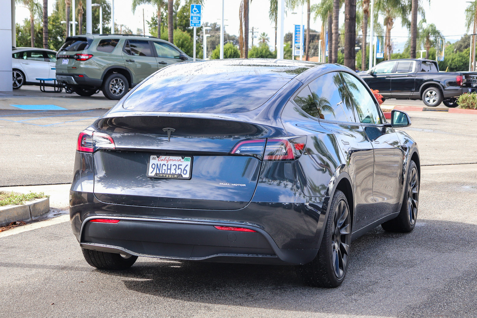 Used 2024 Tesla Model Y Long Range AWD/4WD image 9