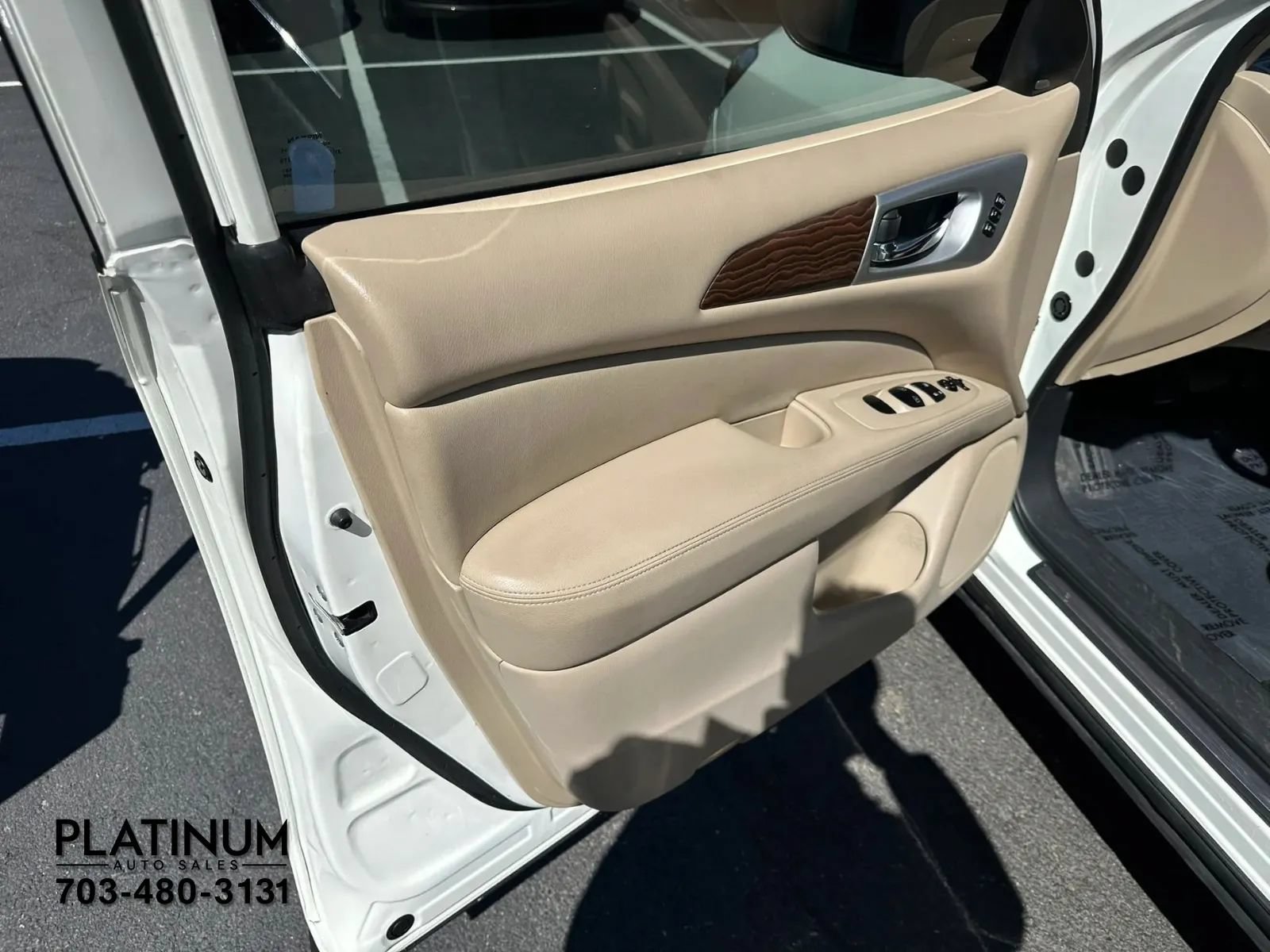 Used 2020 Nissan Pathfinder Platinum FWD image 18