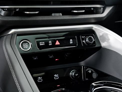 New 2025 Audi Q5 Premium Plus image 16