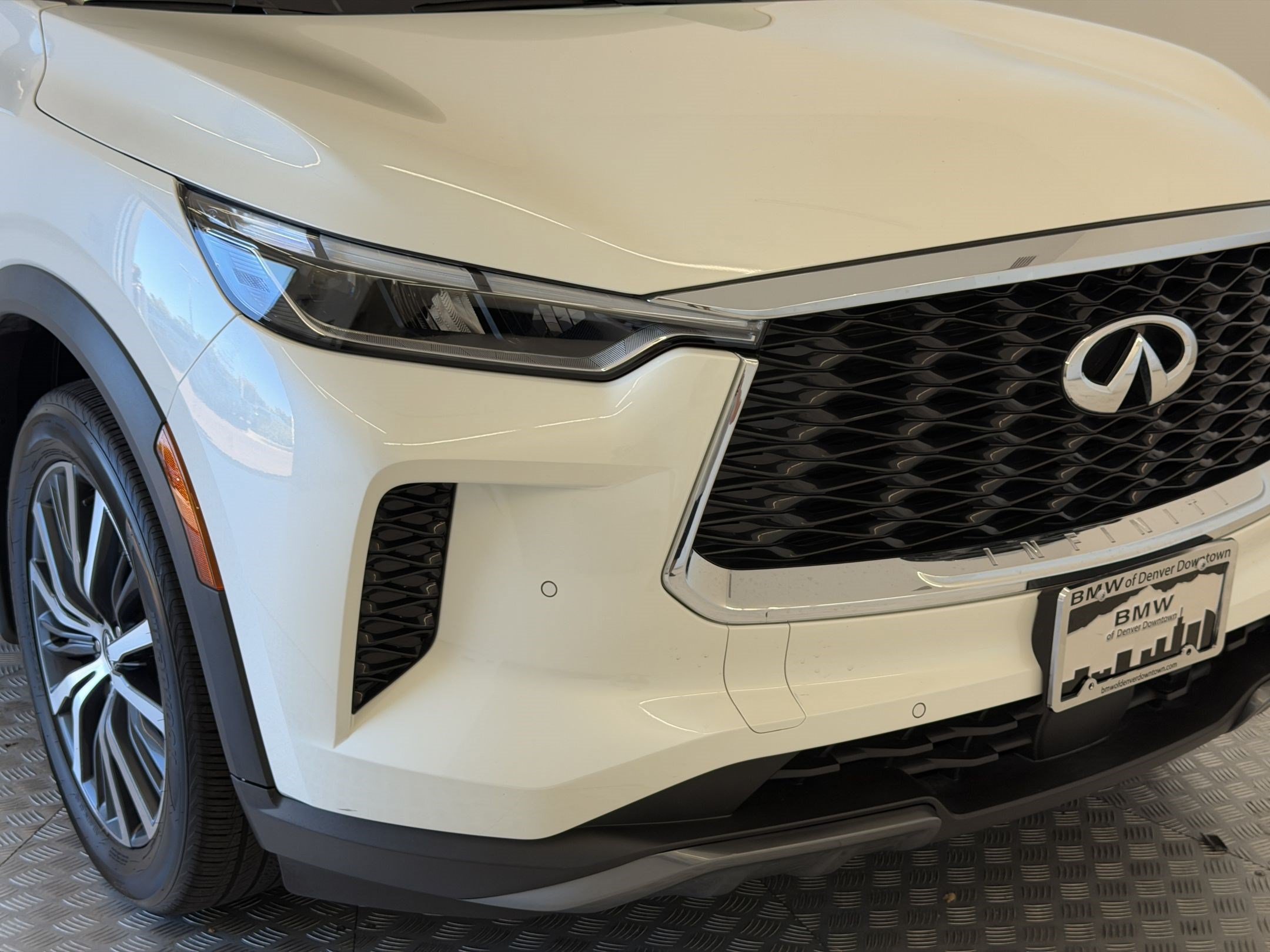 Used 2025 INFINITI QX60 Sensory w/ Vision Package AWD/4WD image 12