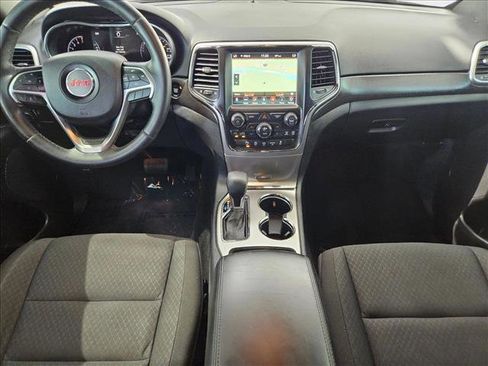 Used 2018 Jeep Grand Cherokee Laredo image 18