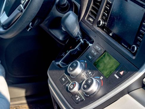 Used 2020 Toyota Sienna LE FWD image 9