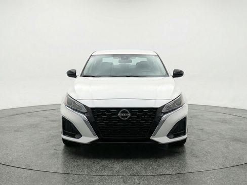 Used 2025 Nissan Altima 2.5 SV image 2