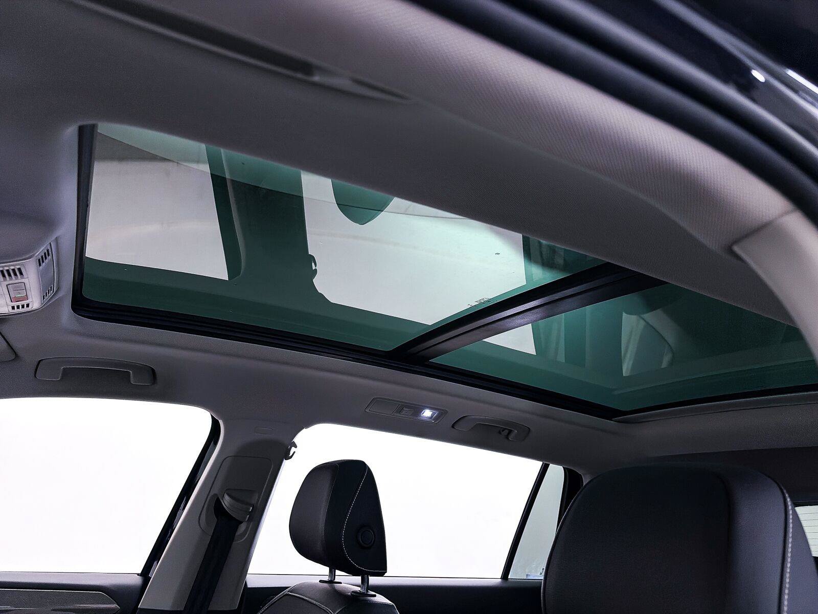 Used 2022 Volkswagen Tiguan SE FWD image 5