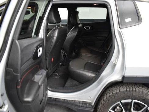 Used 2025 Jeep Compass Trailhawk image 35