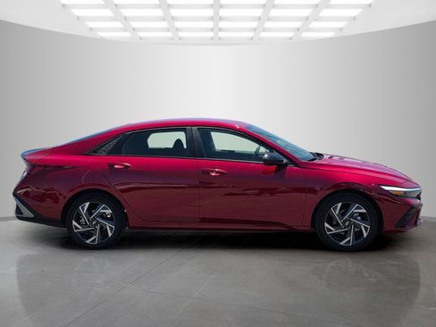 New 2025 Hyundai Elantra Sport image 5
