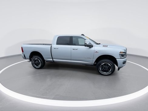Used 2026 RAM 2500 Laramie AWD/4WD image 9