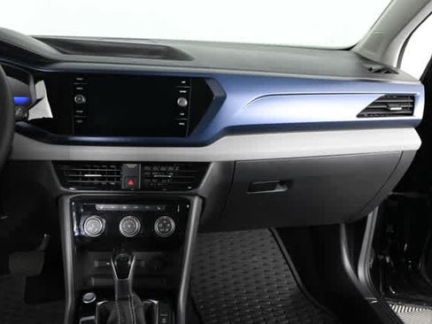 Used 2023 Volkswagen Taos SE w/ Panoramic Sunroof Package FWD image 16