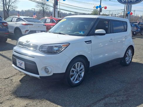 Used 2018 Kia Soul + image 4