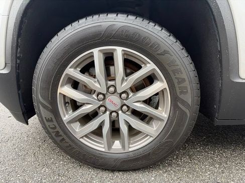 Used 2018 GMC Acadia SLE AWD/4WD image 18