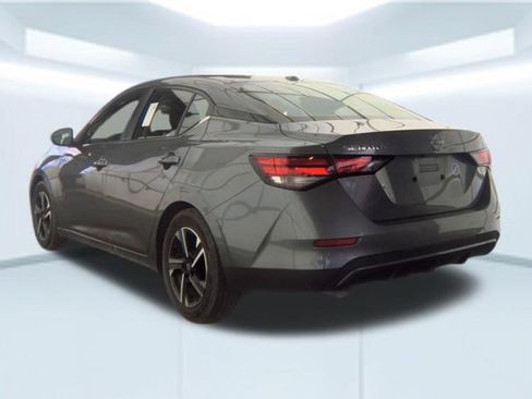 Used 2025 Nissan Sentra SV FWD image 3