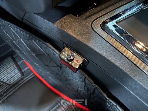 Used 2009 Dodge Challenger SRT8 w/ SRT Option Group II RWD image 32