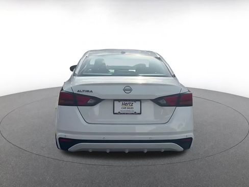 Used 2025 Nissan Altima 2.5 SV image 12