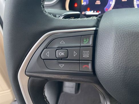 New 2025 Jeep Grand Cherokee Limited image 18