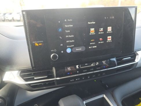 Used 2025 Toyota Sienna LE image 12