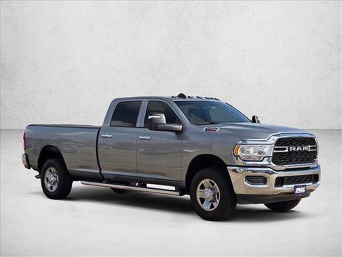 Used 2024 RAM 2500 Tradesman w/ Chrome Appearance Group AWD/4WD image 3