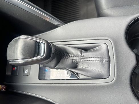 Used 2024 Toyota Venza LE image 19