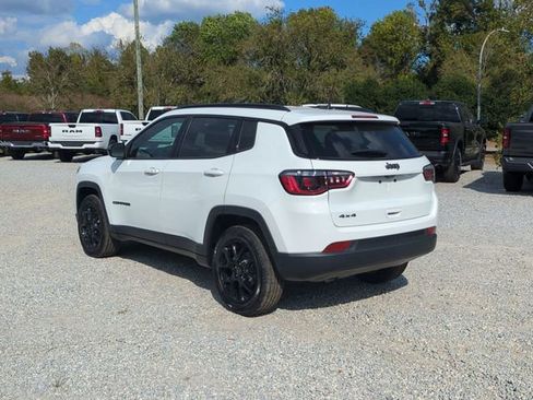 New 2026 Jeep Compass Latitude image 3