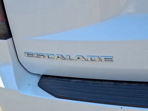 Used 2022 Cadillac Escalade Premium Luxury Platinum w/ Heavy-Duty Trailer Package AWD/4WD image 36