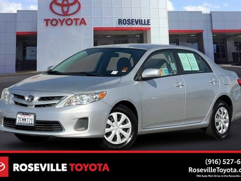 Used 2011 Toyota Corolla LE image 1
