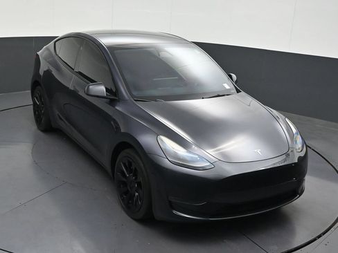 Used 2024 Tesla Model Y Long Range AWD/4WD image 24